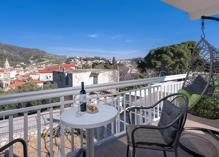 Longin - Zf Hvar Pensionat Hvar Town