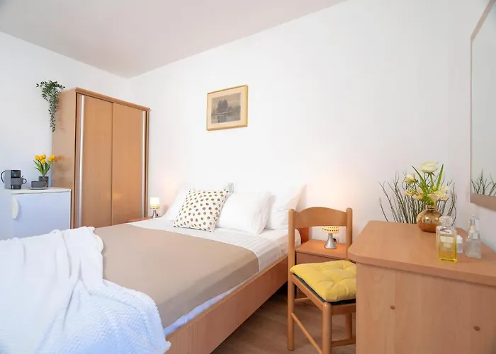 Pensionat Longin - Zf Hvar 3*