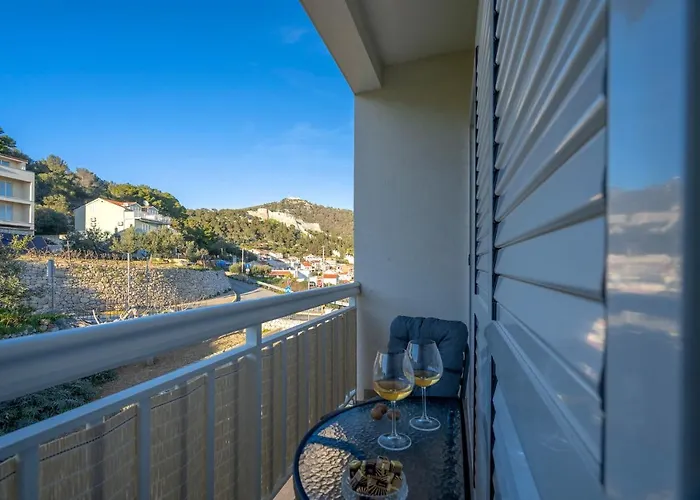 Pensionat Longin - Zf Hvar 3*