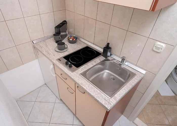 Longin - Zf Hvar Pensionat 3*