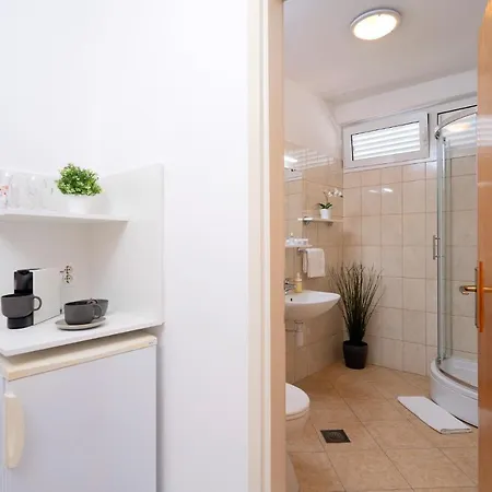 Longin - Zf Hvar 招待所