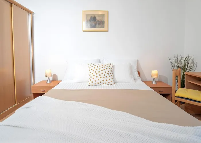 Longin - Zf Hvar Guest house