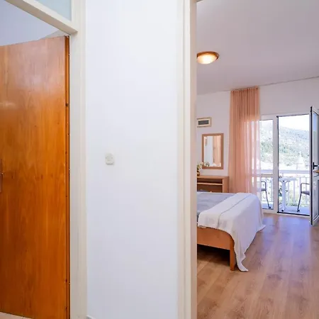 Longin - Zf Hvar Affittacamere