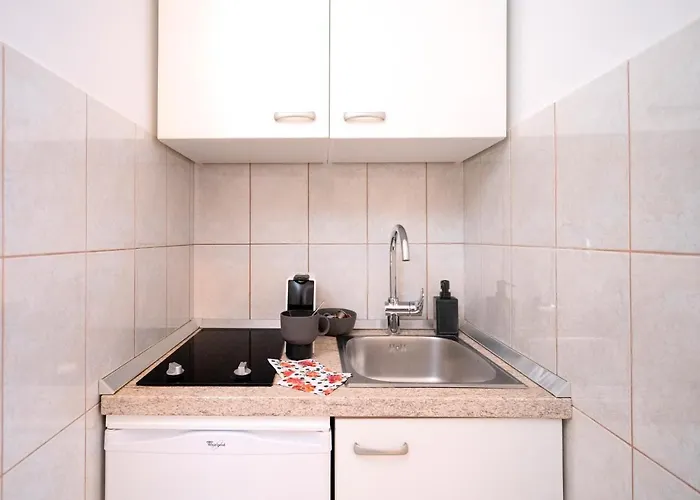 Longin - Zf Hvar Pensión 4*